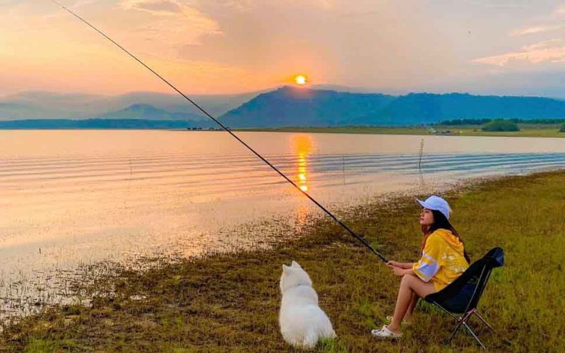 Câu cá thư giãn khi cắm trại tại Hồ Dầu Tiếng