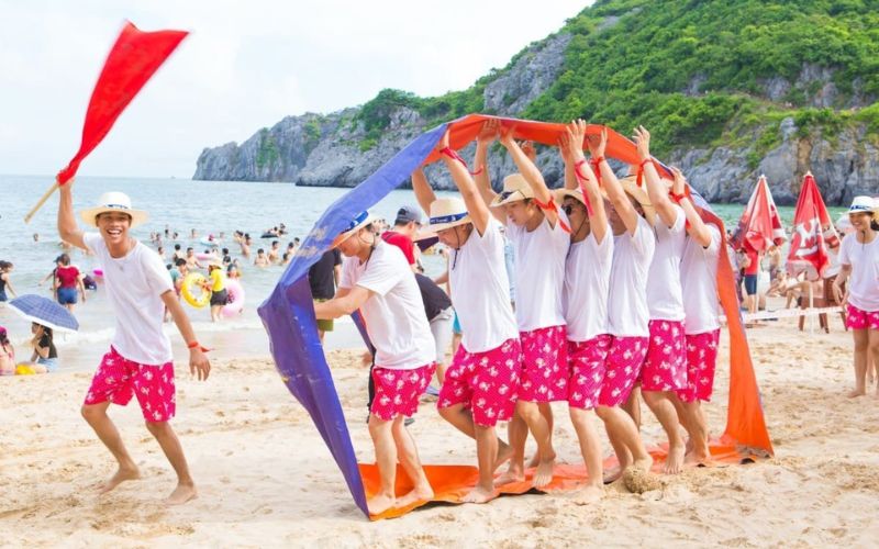 Hướng dẫn kịch bản và concept team building bãi biển đầy đủ nhất 1 Team building bãi biển trãi nghiệm vui nhộn