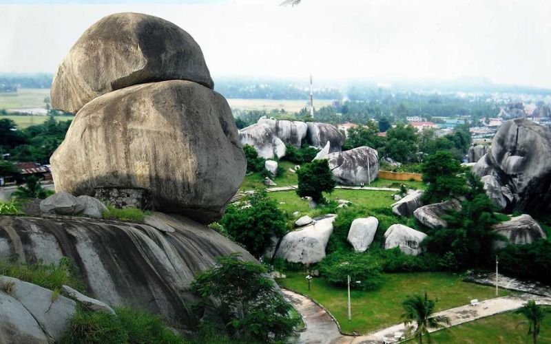 Đá Ba Chồng di tích được công nhận năm 1988