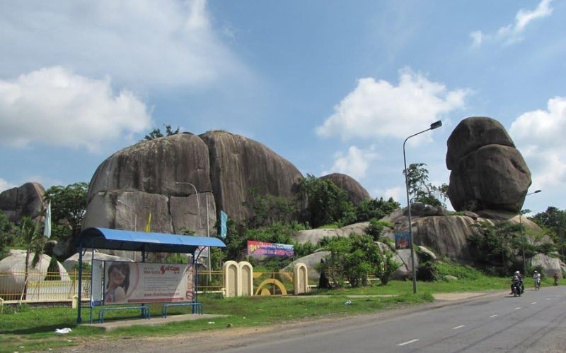 Chiêm ngưỡng vẻ đẹp kỳ vĩ của cụm Đá Ba Chồng