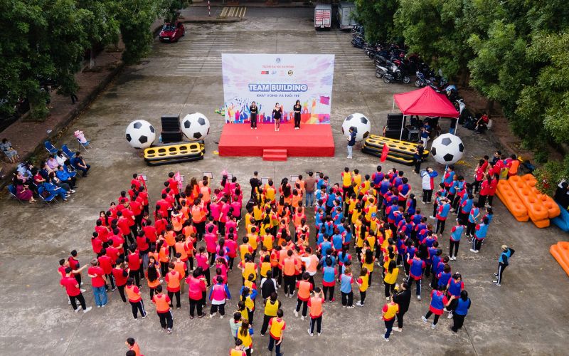 hoạt động team building trong trường học