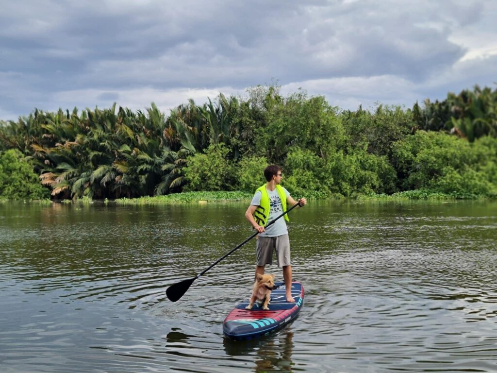 Chèo thuyền sup tại kdl Bò Cạp Vàng