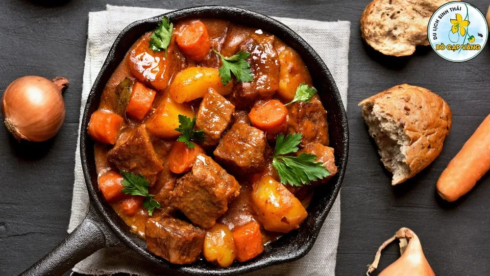 Thịt bò hầm rau củ