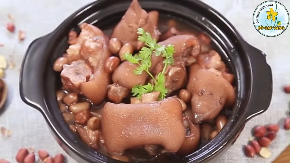 Giò heo hầm đậu phộng