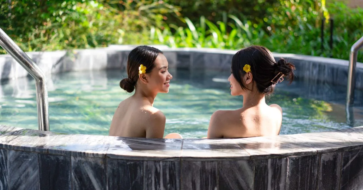 Tắm Nước Nóng Ở Khu Du Lịch Bình Châu