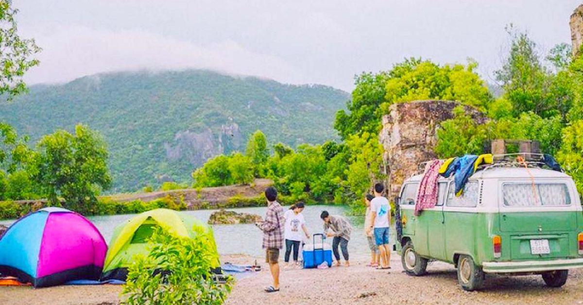 Cắm trại bên hồ Tà Pạ