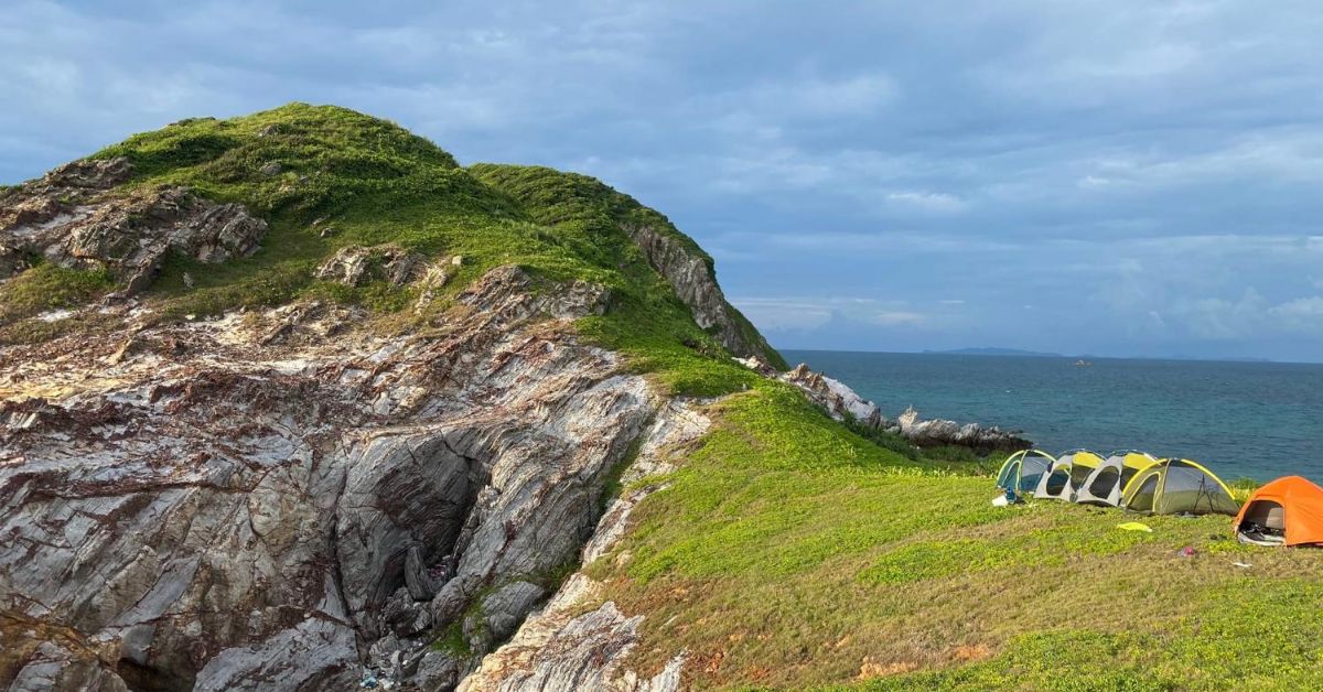 Bãi đá camping núi Cô Tô