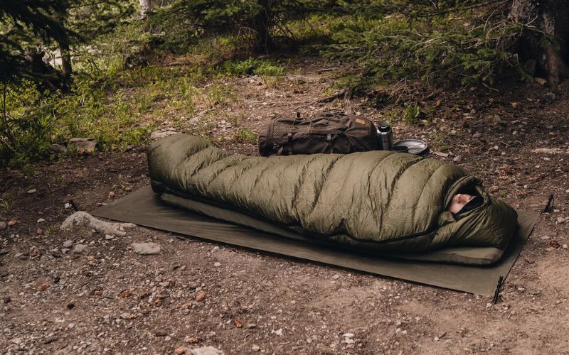 Hướng dẫn chọn túi ngủ cắm trại phù hợp cho chuyến đi 3 Túi ngủ hình con nhộng