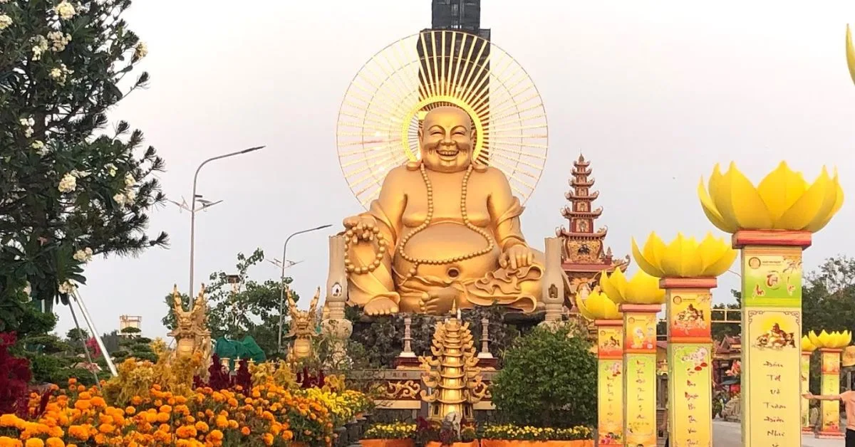 Chính điện chùa Vạn Phước Bến Tre