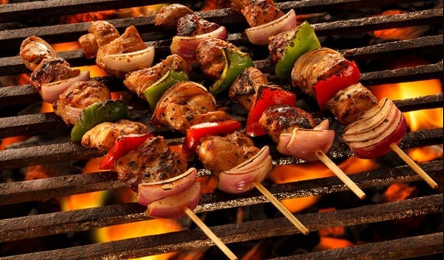 Món ăn đi cắm trại dễ làm BBQ (thịt nướng) goi-y-cac-mon-an-di-cam-trai-de-lam-ngon-tien-loi4