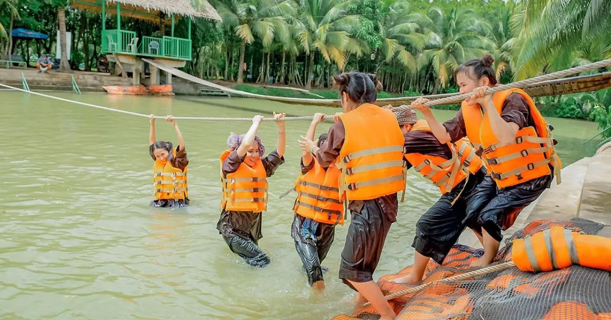 Tham gia vào hoạt động cùng các trò chơi dân gian