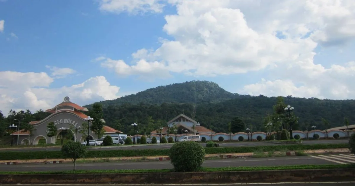 Núi Bà Rá Bình Phước có gì thú vị?