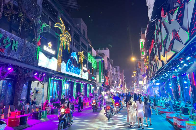 Phố đi bộ Bùi Viện: Địa chỉ và các hoạt động nổi bật về đêm 4 pho di bo bui vien
