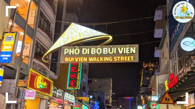 Phố đi bộ Bùi Viện