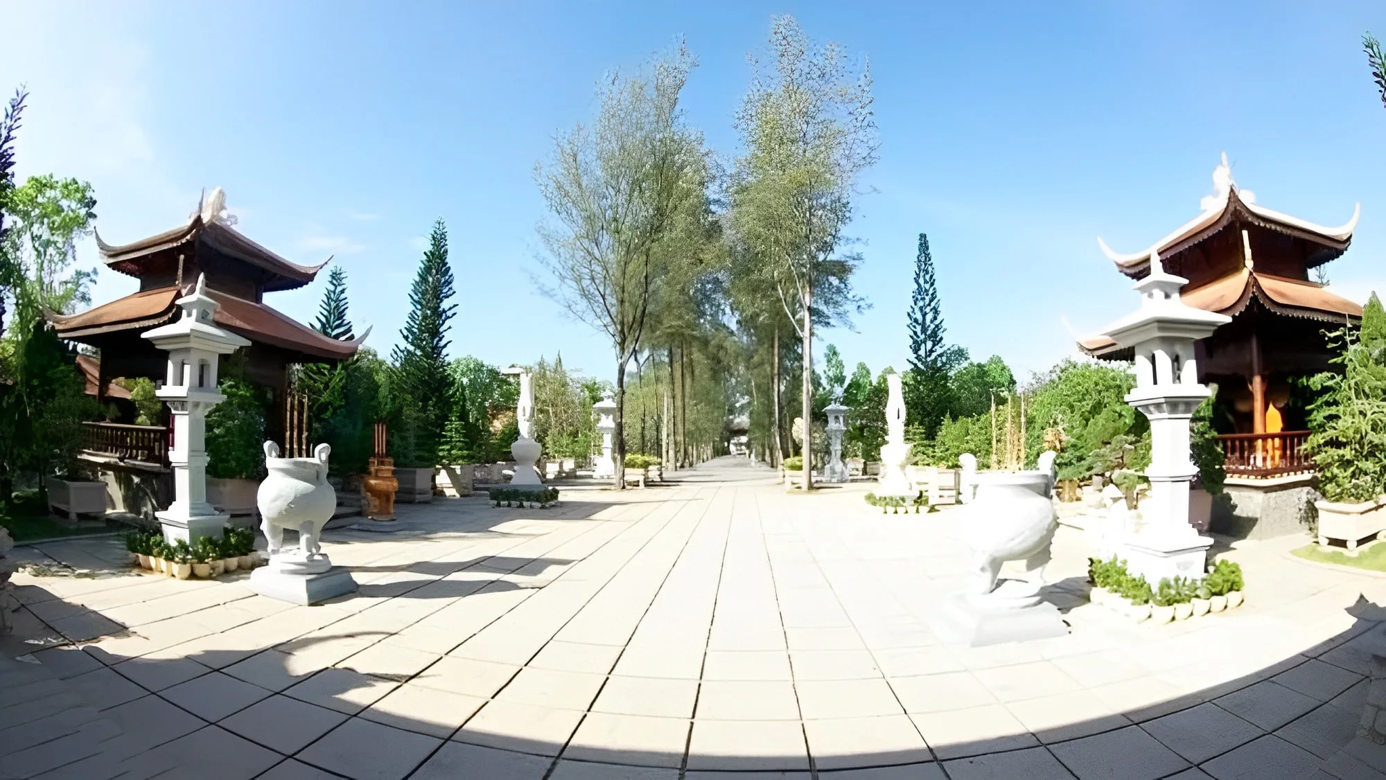 Khuôn viên rộng rãi