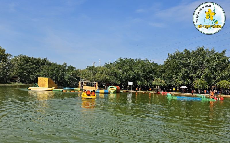 Bậc dốc trơn và cầu trượt về đích