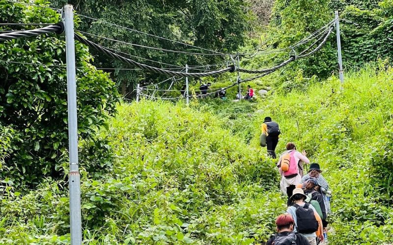 Cắm trại núi Bà Đen theo đường cột điện