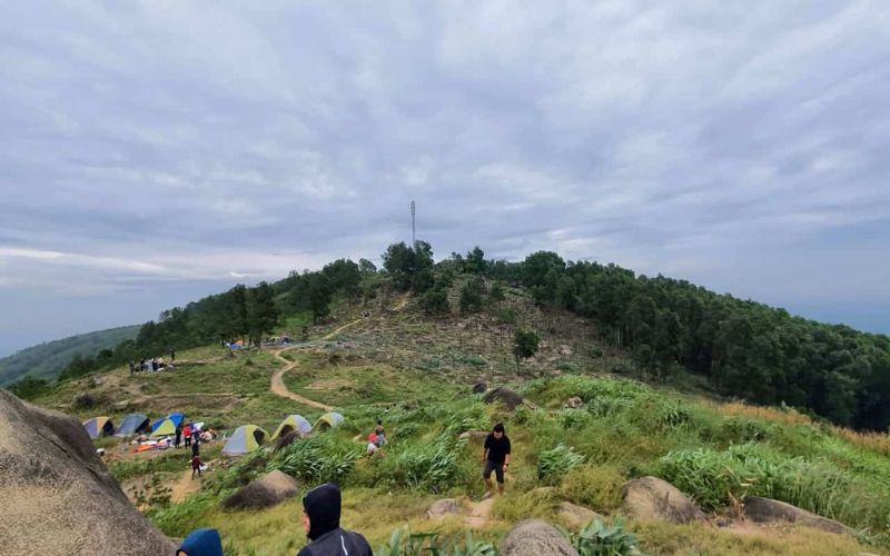 Leo núi, dã ngoại trong ngày tại núi Chứa Chan, Đồng Nai