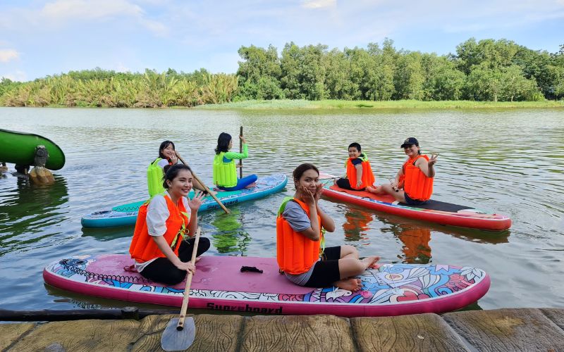 Top 10 trải nghiệm lễ 2/9 tại Bò Cạp Vàng bạn không nên bỏ lỡ 4 trải nghiệm Chèo SUP quanh rừng