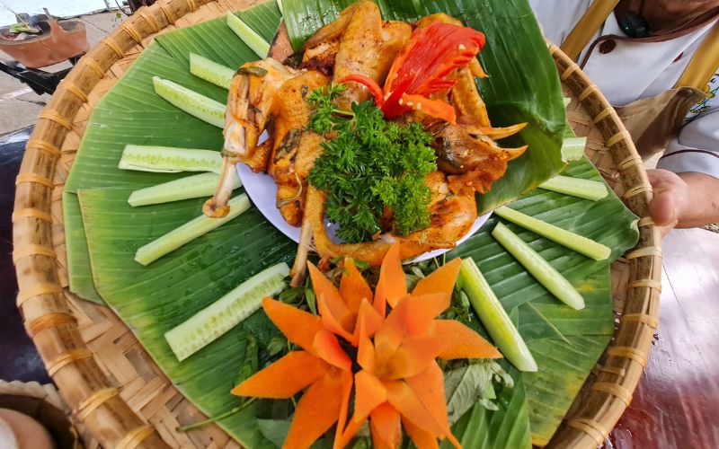 Top 10 trải nghiệm lễ 2/9 tại Bò Cạp Vàng bạn không nên bỏ lỡ 8 đặc sản Gà nướng thố đất