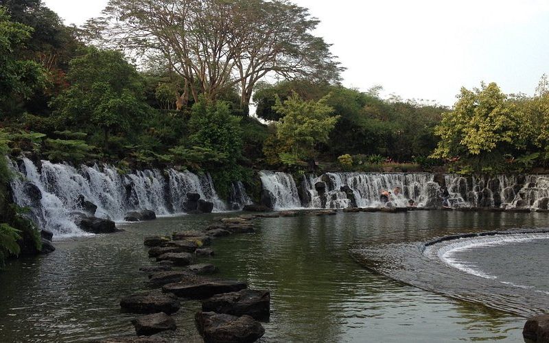 Top 8 địa điểm du lịch nghỉ dưỡng Đồng Nai yên bình, gần gũi thiên nhiên 12 Khi lưu trú tại Suối Mơ bạn có thể tắm và ngâm mình trong dòng suối mát lạnh