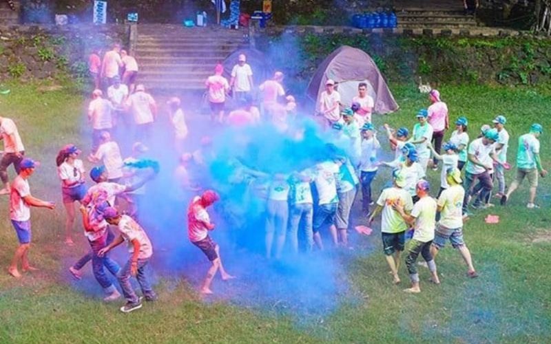 Hoạt động vui chơi vô cùng sôi động tại khu du lịch Cao Minh