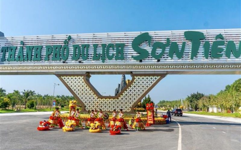 Cổng vào thành phố du lịch Sơn Tiên