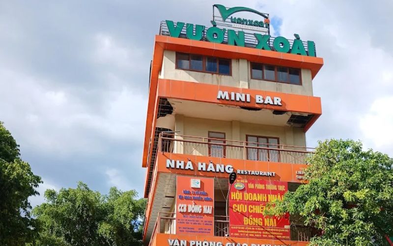 Nhà hàng tại khu du lịch Vườn Xoài