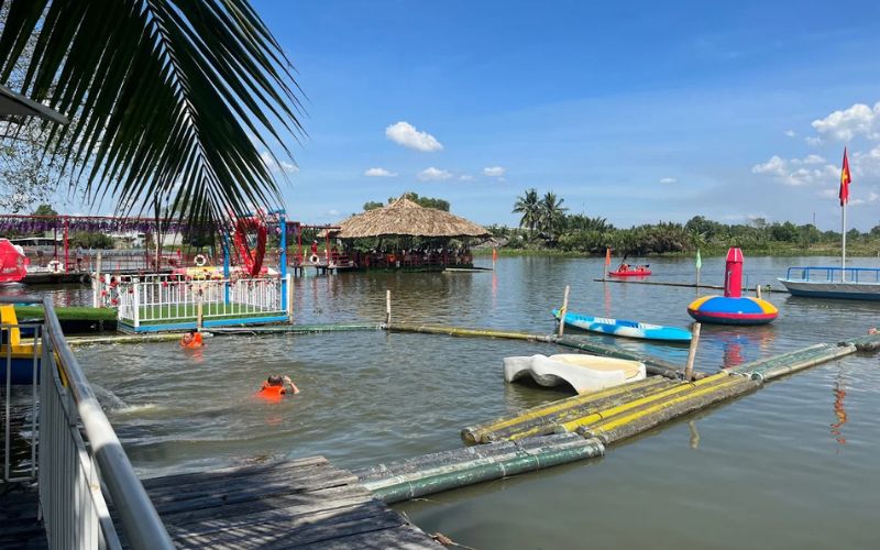 Bạn sẽ được thả ga bơi lội, vui chơi trên sông