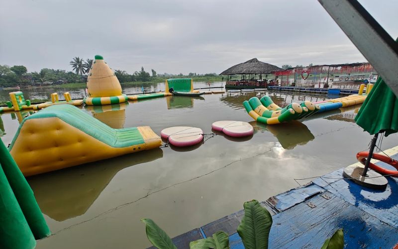 Vui chơi thả ga với trò chơi phao liên hoàn